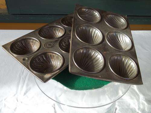 Pair of retro baking tins