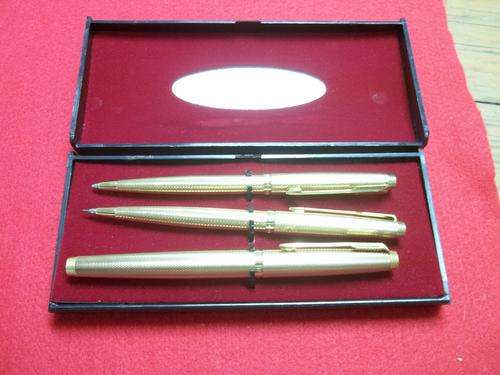 Gold plated  Parker set in orginal case Made in France