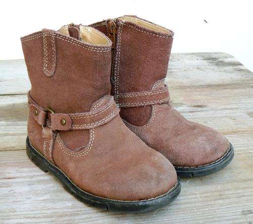 Brown leather Walkmates boots, size 9
