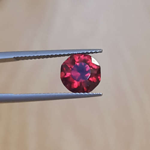 ** Pyrope Garnet - 2.51ct - Dazzling
