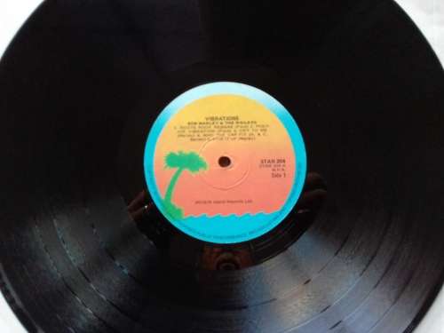Bob Marley and The Waillers - Vibrations  ( scarce 1976 SA LP this version only released in SA NM )