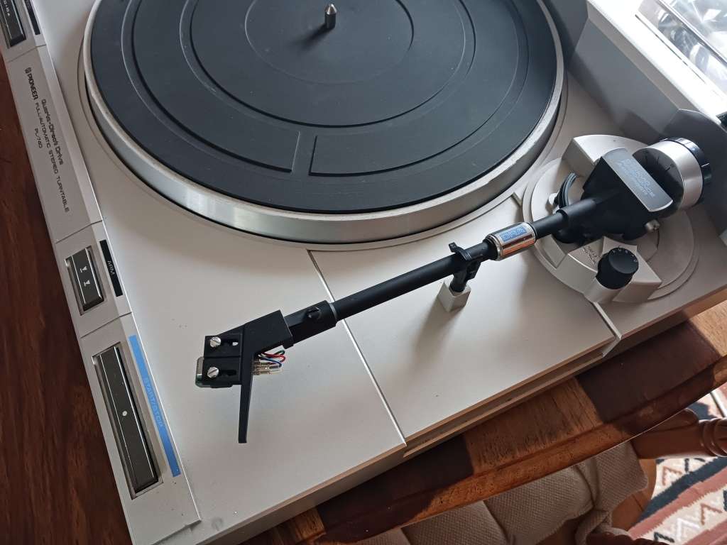 Pioneer PL - 740 Fully Automatic High End Turntable ( good working condition )