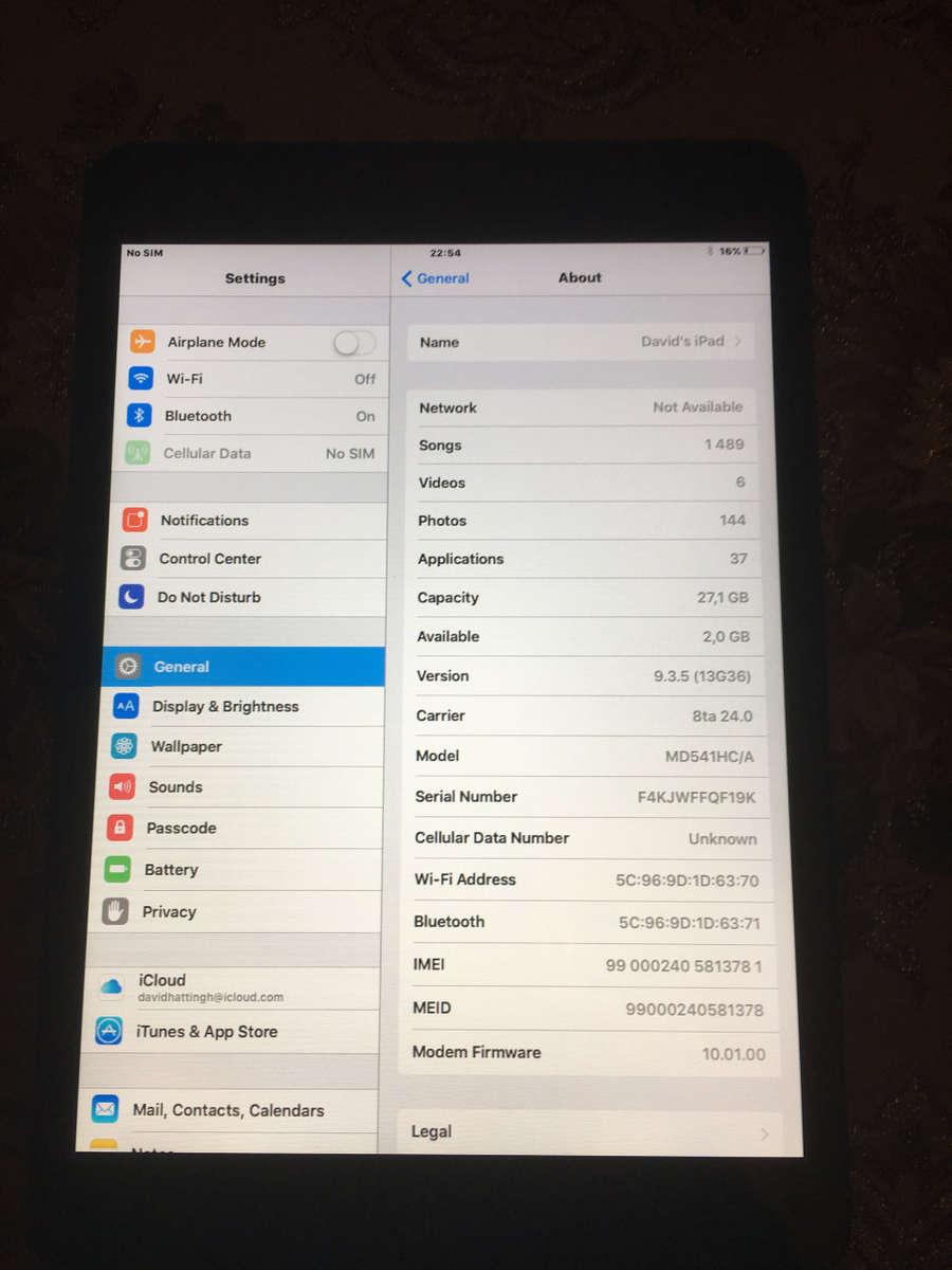 Apple iPad Mini 32GB WIFI and 4G (LTE) in Excellent Condition with cover and Keyboard