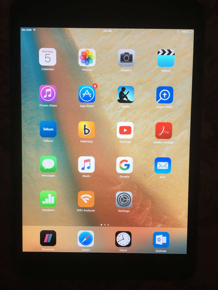 Apple iPad Mini 32GB WIFI and 4G (LTE) in Excellent Condition with cover and Keyboard