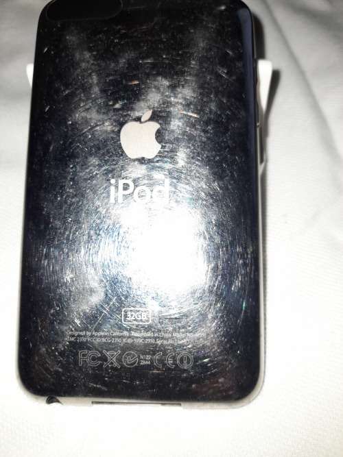 GENUINE APPLE  Apple iPod | 3Rd Generation | 32GB | MC008ZP - A1318