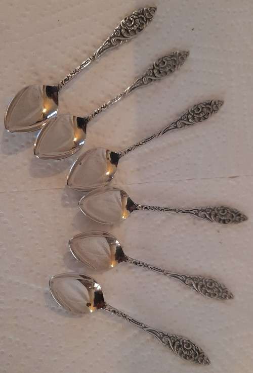 AN GORGEOUS SET OF SIX DUTCH MADE `NIEUWZILVER` SILVER PLATED DEMITASSE COFFEE SPOONS