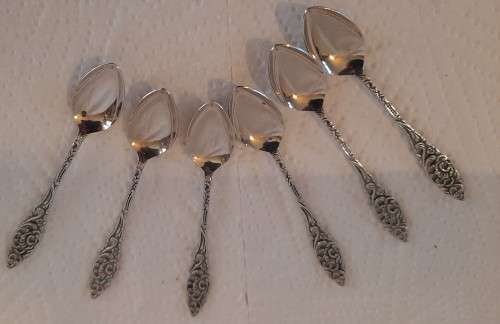 AN GORGEOUS SET OF SIX DUTCH MADE `NIEUWZILVER` SILVER PLATED DEMITASSE COFFEE SPOONS