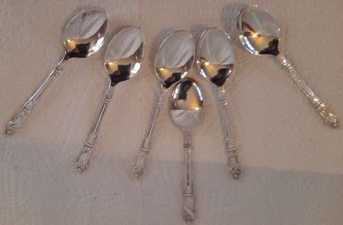 A FANTASTIC SET OF SIX BRITISH MADE VINTAGE SILVER PLATED `APOSTLE` TEASPOONS IN AWESOME CONDITION