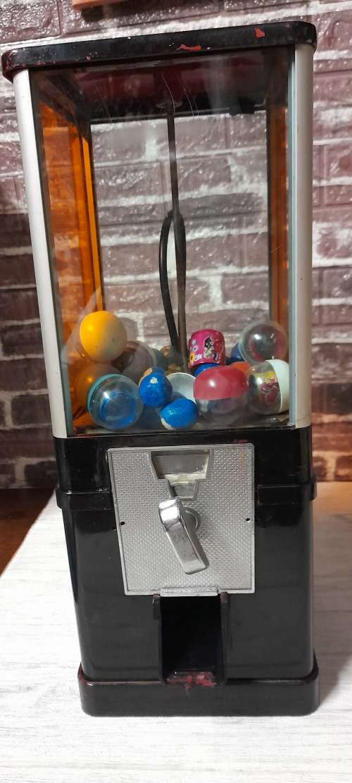 Vintage Table Claw Machine - See Discription Selling as Display Item. 74cm High