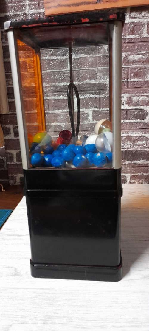 Vintage Table Claw Machine - See Discription Selling as Display Item. 74cm High