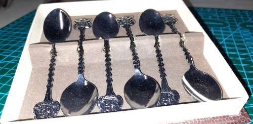 Lovely Vintage Limited Edition Set of Tea Spoons in very Good Condition.