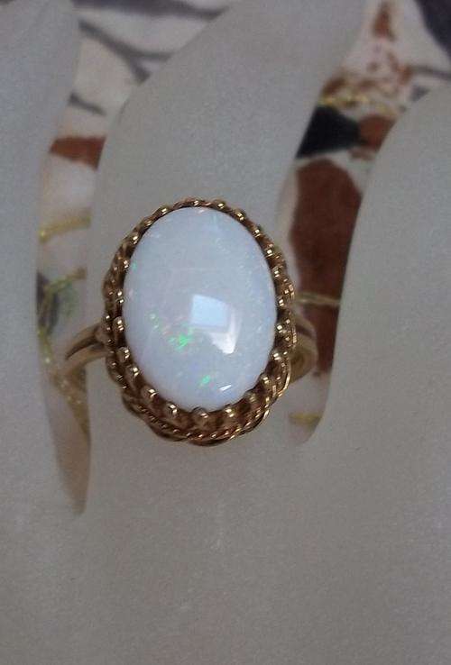 Vintage Style Gold and Opal Ring - Genuine 9 Carat Gold, Genuine  Mined Opal!