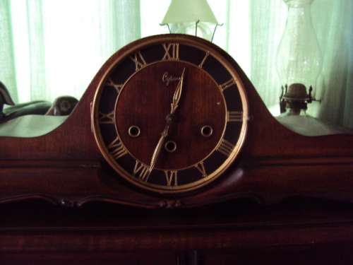 MAGNIFICENT LARGE VINTAGE MANTLE CLOCK