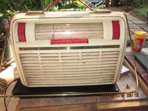 VINTAGE PHILLIPS RADIO...PLEASE READ..SEE ALL PICS