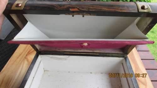 BEAUTIFULLY DETAILED OLD WOODEN JEWELERY CHEST!!!!!... PLEASE LOOK!!