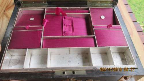 BEAUTIFULLY DETAILED OLD WOODEN JEWELERY CHEST!!!!!... PLEASE LOOK!!