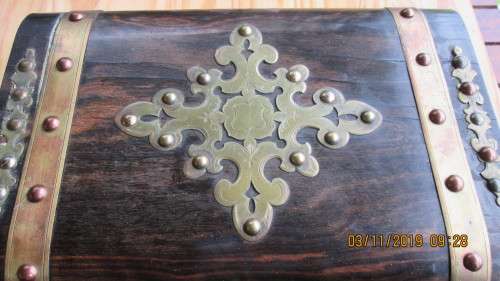 BEAUTIFULLY DETAILED OLD WOODEN JEWELERY CHEST!!!!!... PLEASE LOOK!!