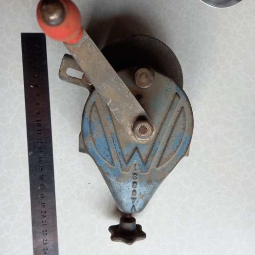 VINTAGE CAST IRON TABLE MOUNT GRINDER