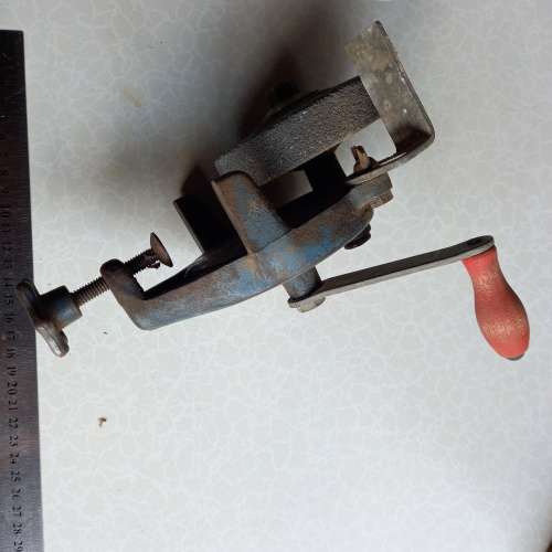 VINTAGE CAST IRON TABLE MOUNT GRINDER