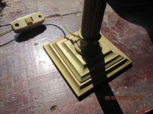 VINTAGE SOLID BRASS CORINTHIAN LAMP (HEAVY)