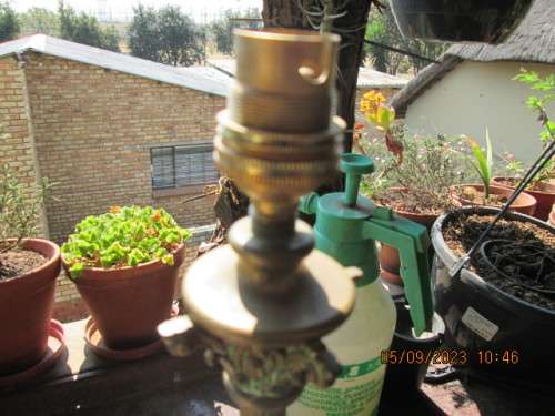 VINTAGE SOLID BRASS CORINTHIAN LAMP (HEAVY)