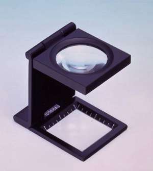 Magnifying glass with lcd light