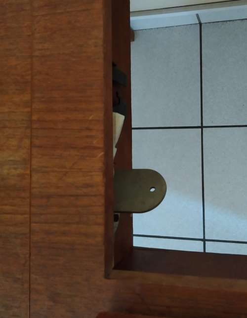 Sewing table, sewing machine and overlocker