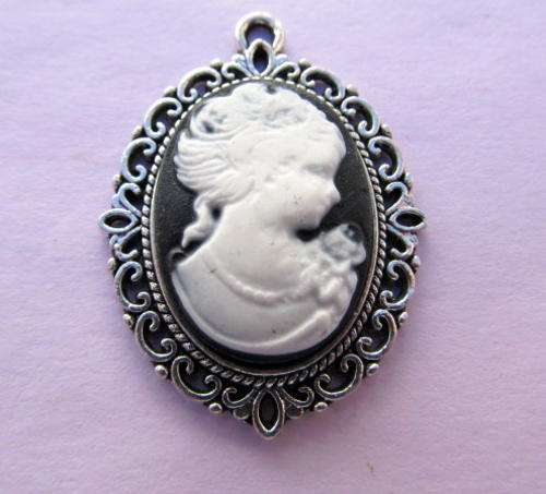 Cameo Black & White Pendant