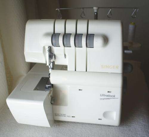 Singer Electronic Defferential Feed Over Locker