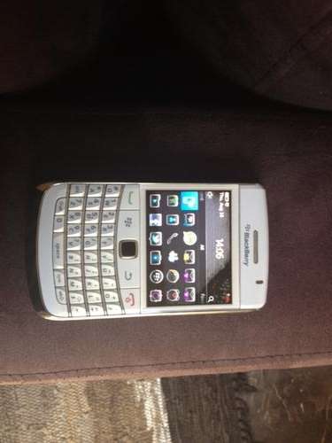 Blackberry Bold 9780 - Basically brand new
