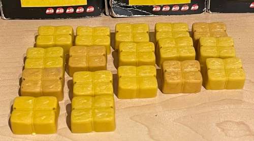 Vintage Scalextric Hay Bales With Both Pins - 17 PCS