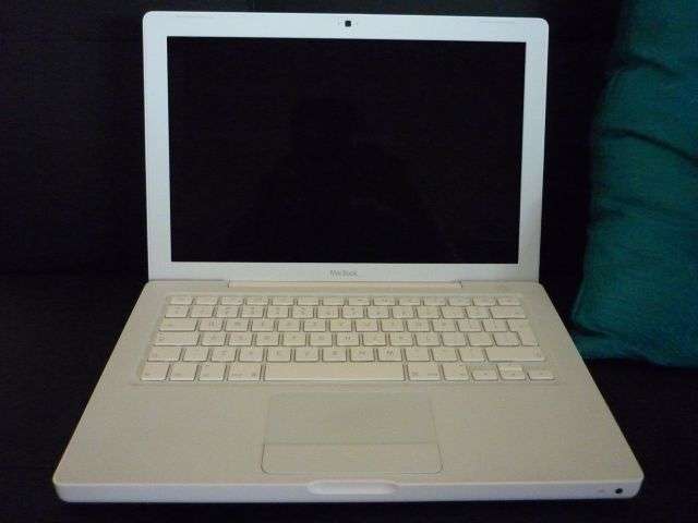 13.3" White Macbook. As good as new and good price