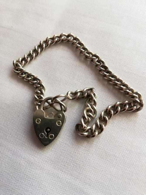 Lot of 6 silver jewellery items (ideal for a little girl)