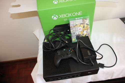 XBOX ONE CONSOLE 500GB IN BOX WITH ONE GAME