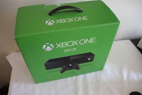 XBOX ONE CONSOLE 500GB IN BOX WITH ONE GAME