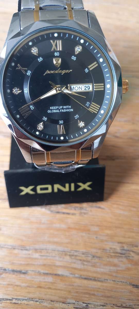 Luxury mens exquisite business watch