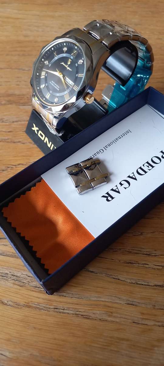 Luxury mens exquisite business watch