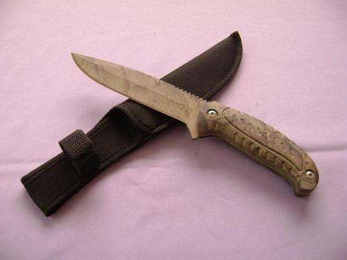 AWESOME CAMO HUNTING KNIFE!!  VERY SHARP!!