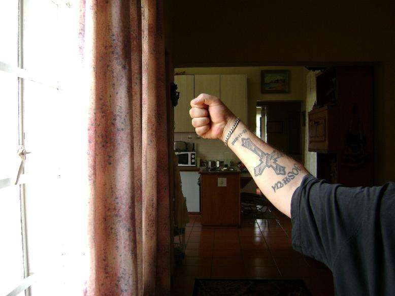 FENDOR STRATOCASTER 16 VALVE 6 STRING TURBO CHARGED AIR GUITAR