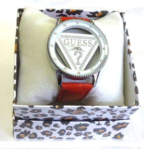 UNISEX GUESS WATCH WITH DIAMANTE DETAIL IN A GIFT BOX