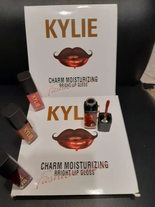 Kylie Lips - Last for 6 hours!!!! **** Buy 1 get 1 free******