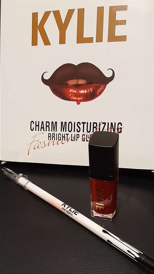 Kylie Lips and Eyeliner Combo