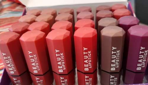 Fenty matte lipstick - Last for up to 12 hours. ****buy 1 get 1 free****