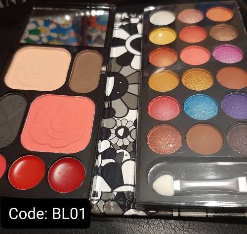 Eyeshadow Wallet HUGE BARGAIN