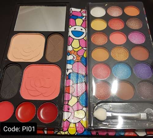 Eyeshadow Wallet HUGE BARGAIN