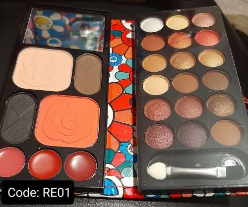 Eyeshadow Wallet HUGE BARGAIN