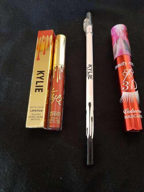 Make - up Combo (3 Items for the price of 1)