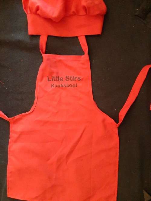 Kids apron and chef`s hat sets