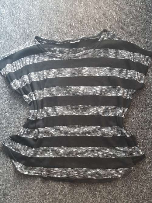 Two tone ladies summer top. Size XLarge