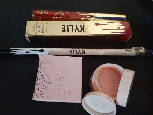 Kylie Combo - eyeliner, highlight powder and moisturising lip colour